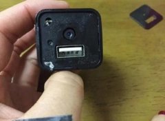 男同事给我修热水器，结果在我家装了个针孔摄